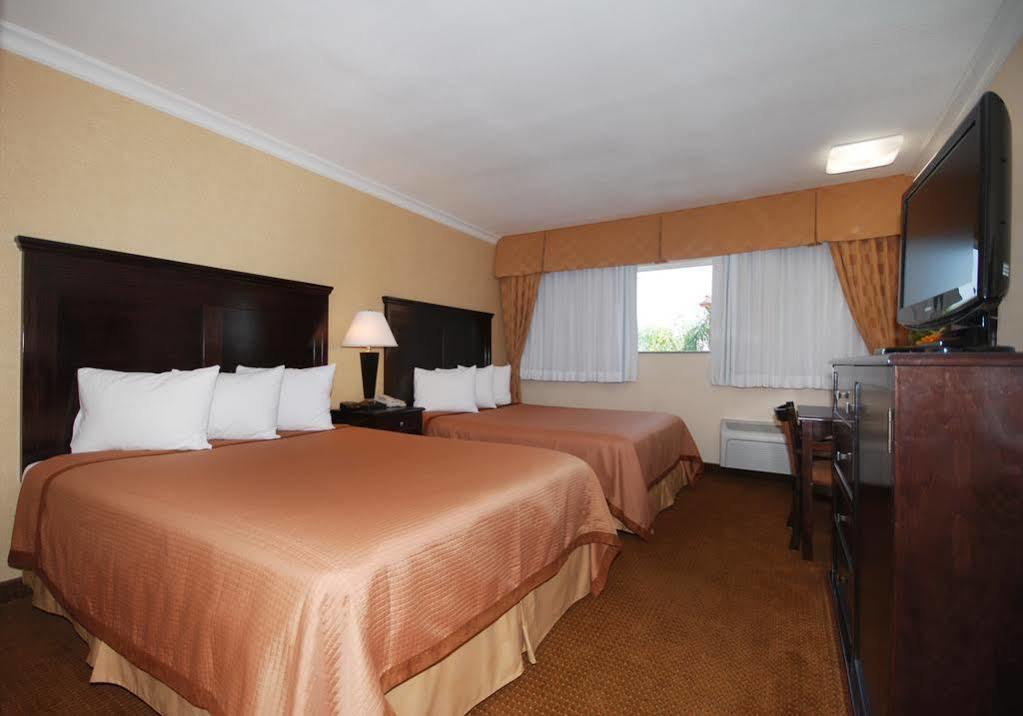 Pasadena Rose & Crown Hotel Экстерьер фото